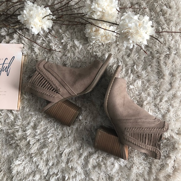 Universal Thread Open Toe Booties - Picture 4 of 5